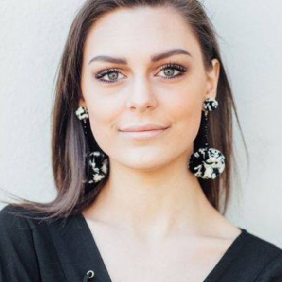 NWOT Raffia Drop Pom Black White Earrings - Picture 4 of 4